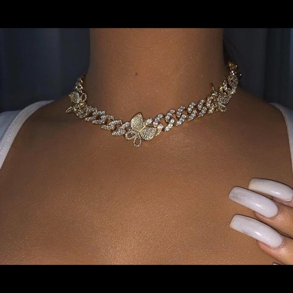 Jewelry - Butterfly choker